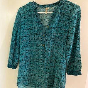 Turquoise patterned top
